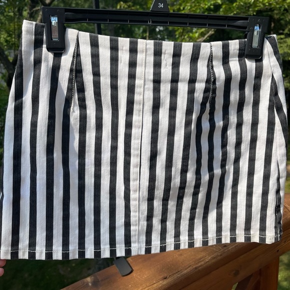 Urban Outfitters Striped Mini Skirt with Orange Zipper Detailing - Picture 3 of 8